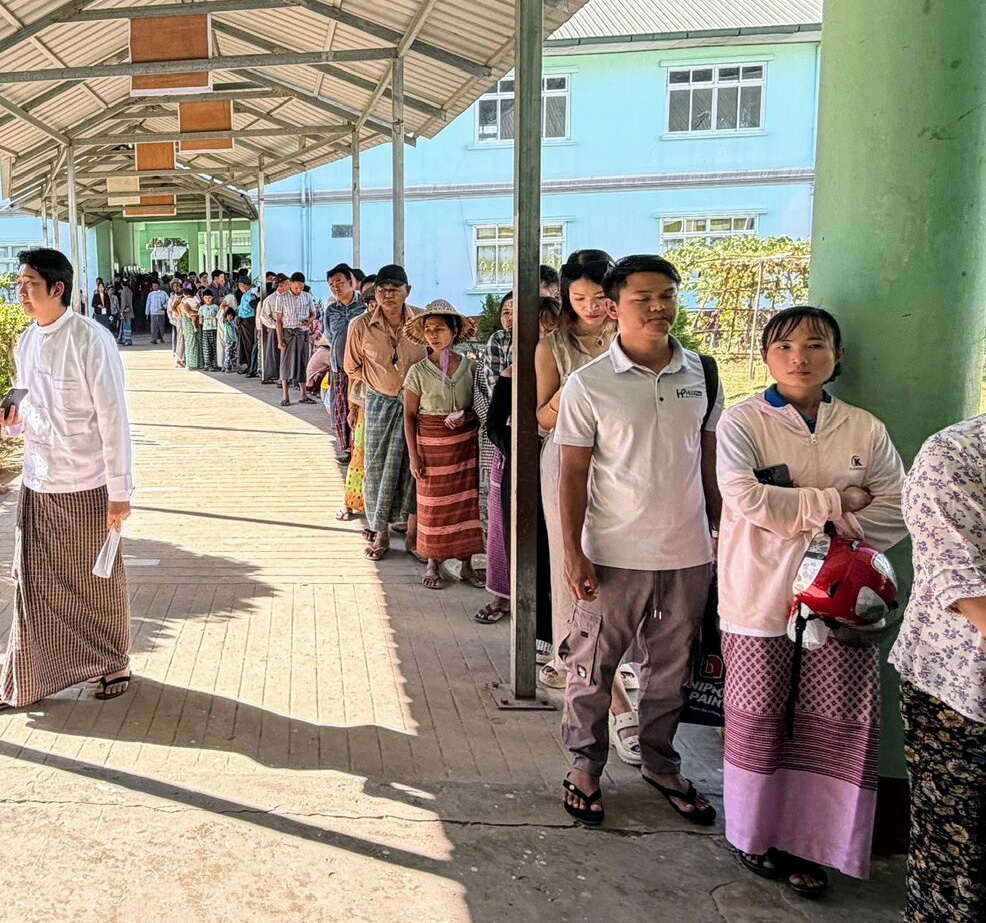 ミャンマー総選挙、第1回投票終了